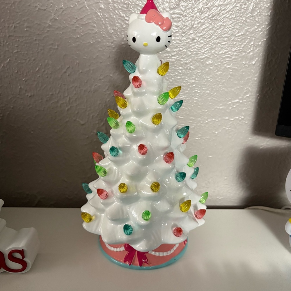 Hello Kitty White Christmas Tree NIB with lights - Picture 6 of 6